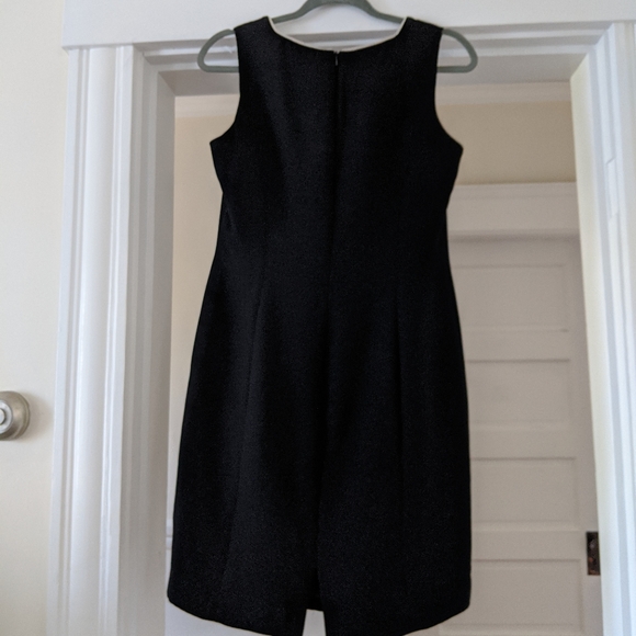 Little black dress with white trim - Picture 3 of 3